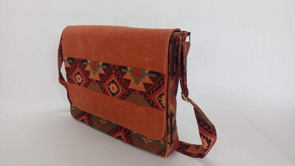 Kiremit Mumlu Kanvas Otantik Desenli Postacı Çantası – Su Geçirmez Unisex Omuz ve Laptop Çantası