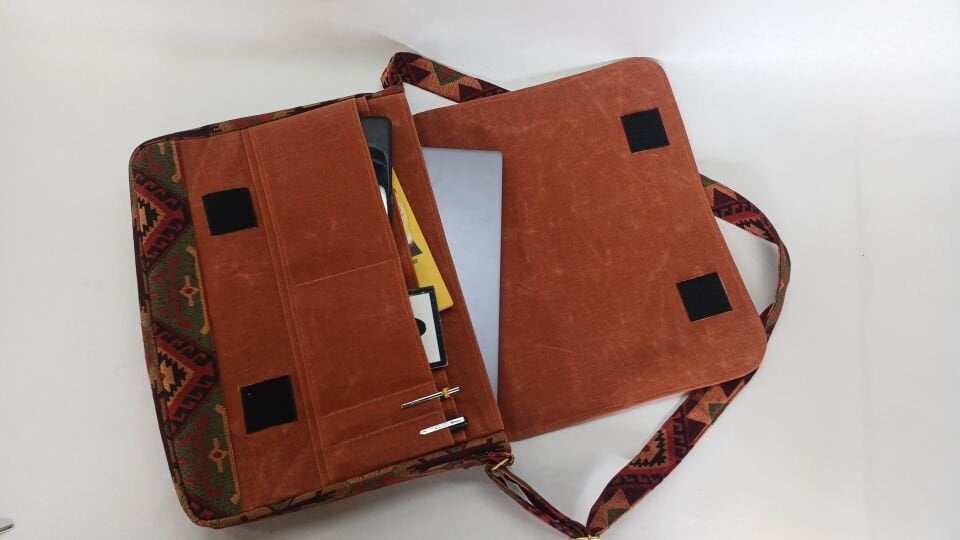 Kiremit Mumlu Kanvas Otantik Desenli Postacı Çantası – Su Geçirmez Unisex Omuz ve Laptop Çantası